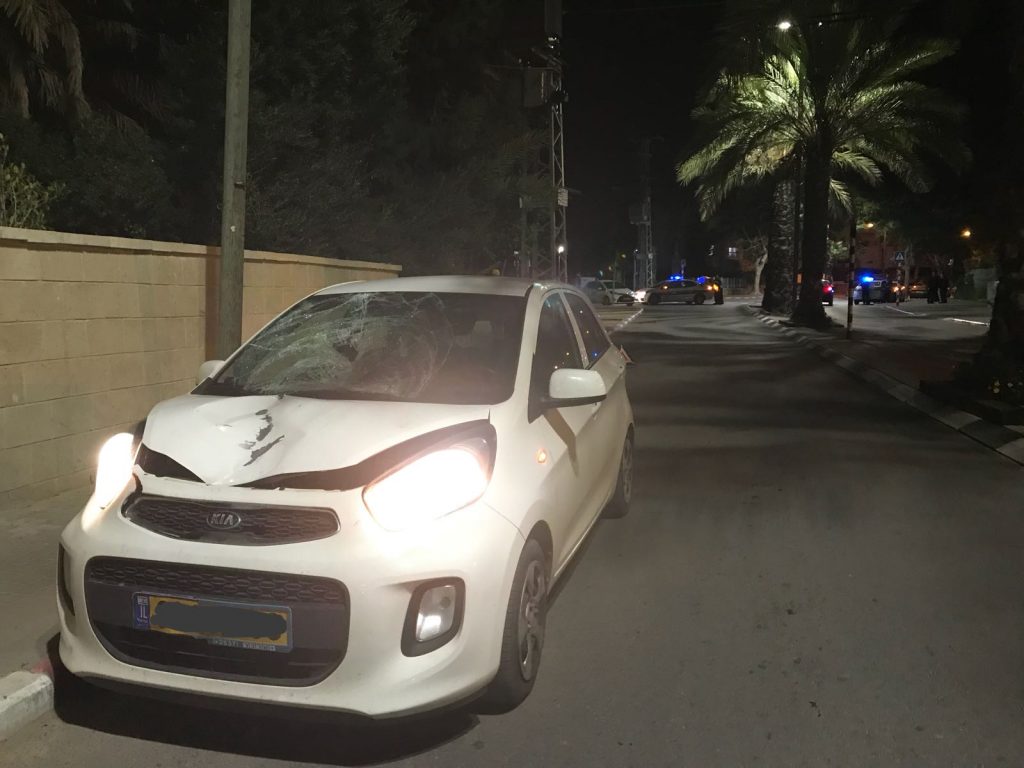 הרכב הפוגע. צילום: דוברות המשטרה